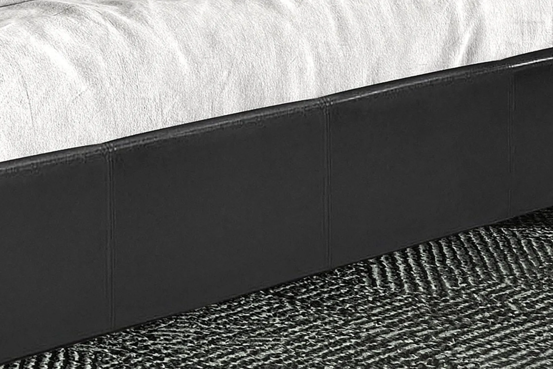 Bed Napels Zwart 160x200cm^Huisenthuis New