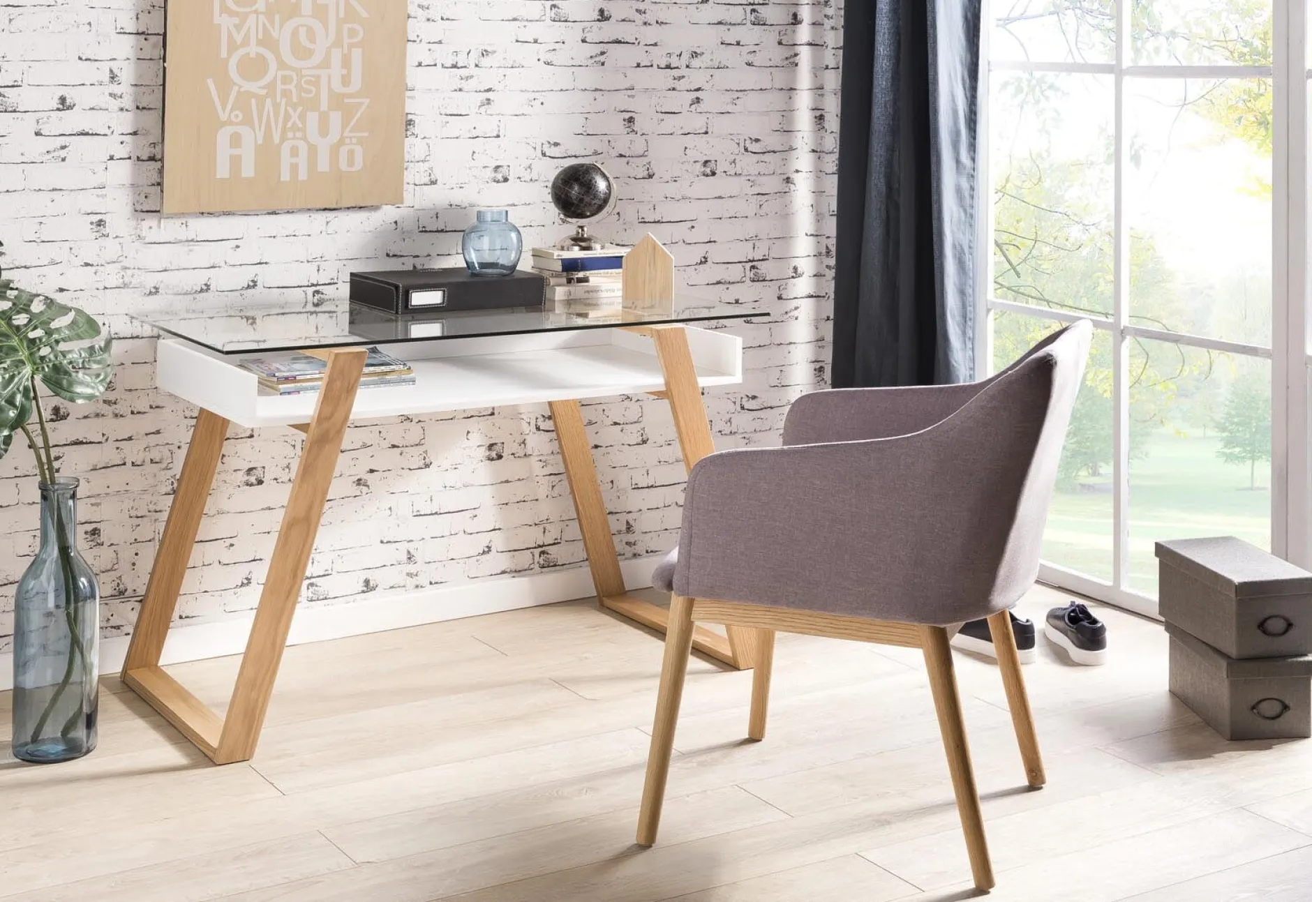 Bureau Anna Eiken-Wit^Huisenthuis