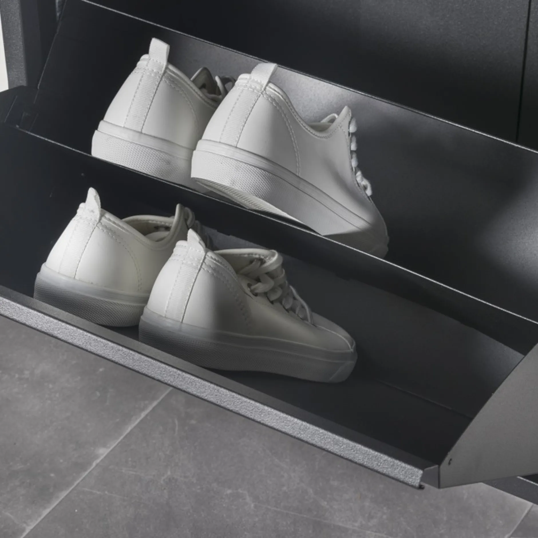 Schoenenkast Oscar-4 Zwart^Huisenthuis Clearance